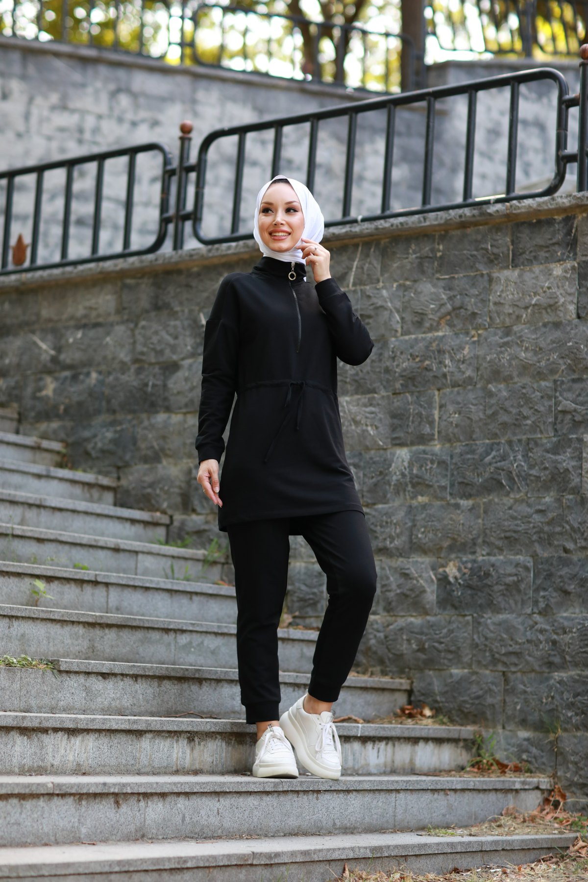 Zip-up collar, adjustable waist, shirred sweatshirt bottom jogger tracksuit set